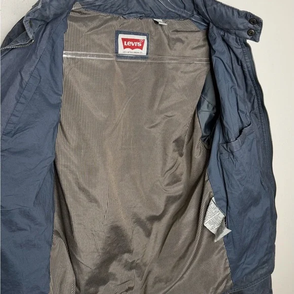 Levi's Men's Dark Navy Lightweight Zip Jacket With Pockets - Picture 3 of 6